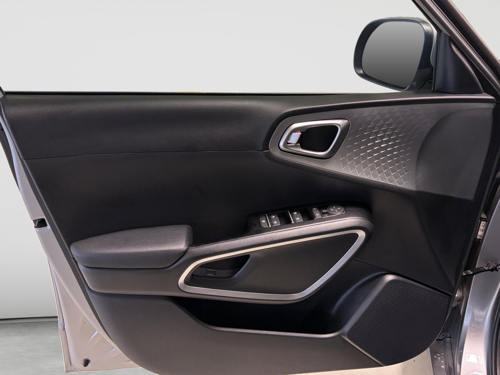 Used 2025 Kia Soul LX w/ LX Technology Package FWD image 10