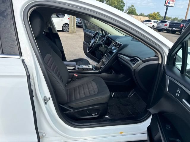 Used 2018 Ford Fusion SE w/ Fusion SE Technology Package FWD image 12