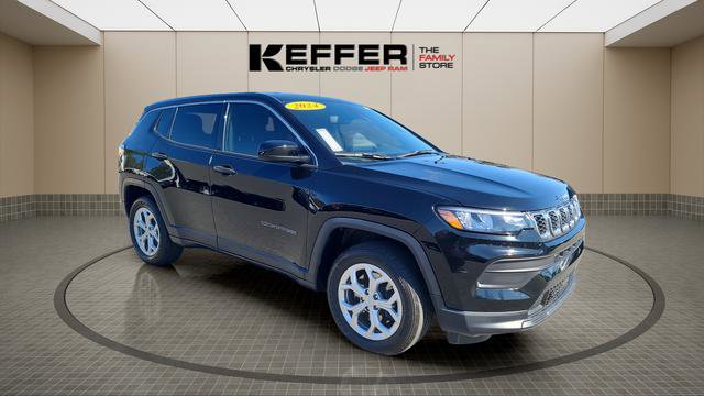 Used 2024 Jeep Compass Sport image 7