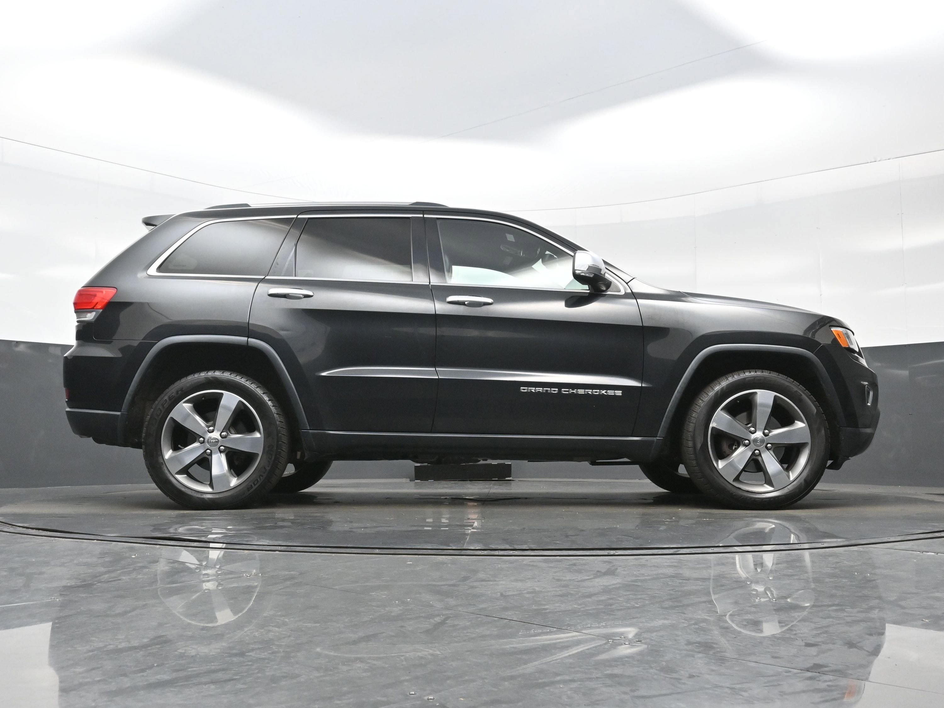 Used 2014 Jeep Grand Cherokee Limited w/ Luxury Group II AWD/4WD image 32