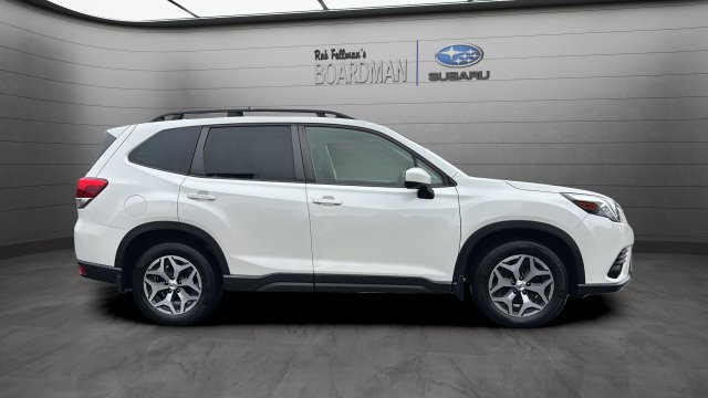 Used 2023 Subaru Forester Premium AWD/4WD image 3