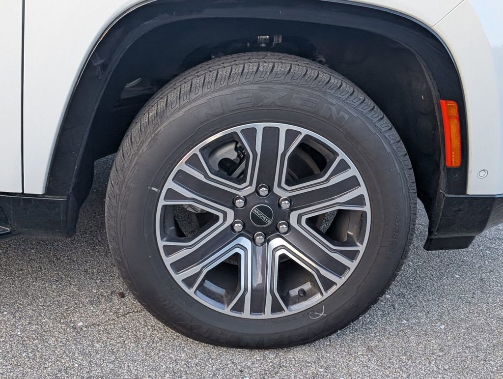 New 2025 Jeep Wagoneer 4WD w/ Convenience Group I image 9