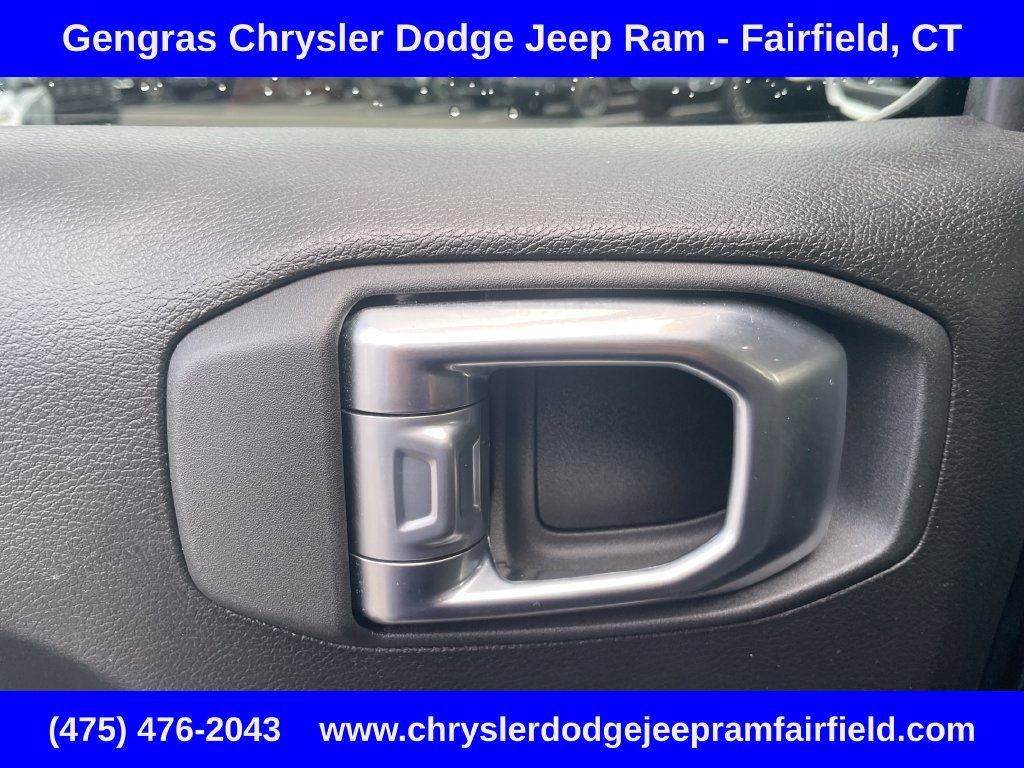 Certified 2024 Jeep Wrangler Unlimited w/ Convenience Group AWD/4WD image 41