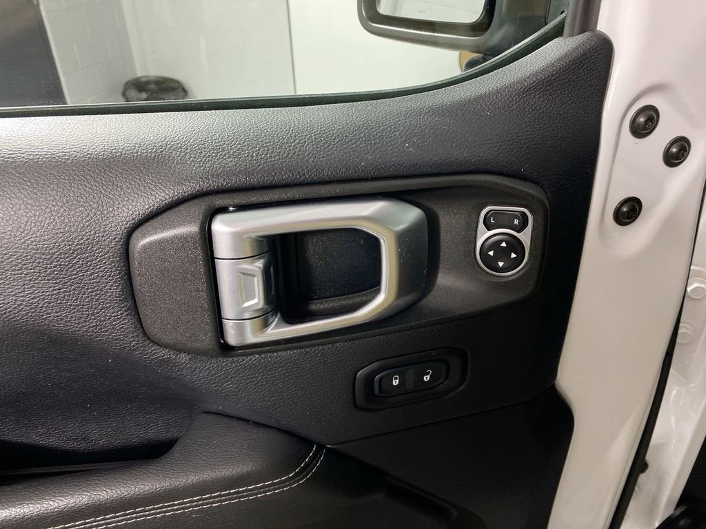 Used 2018 Jeep Wrangler Unlimited Sahara w/ Cold Weather Group image 13