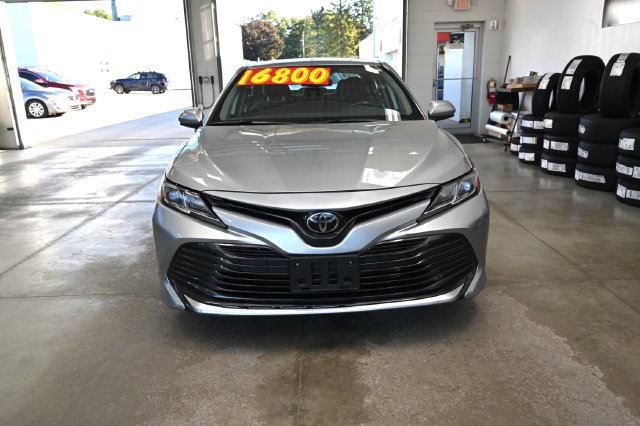 Used 2019 Toyota Camry LE FWD image 2