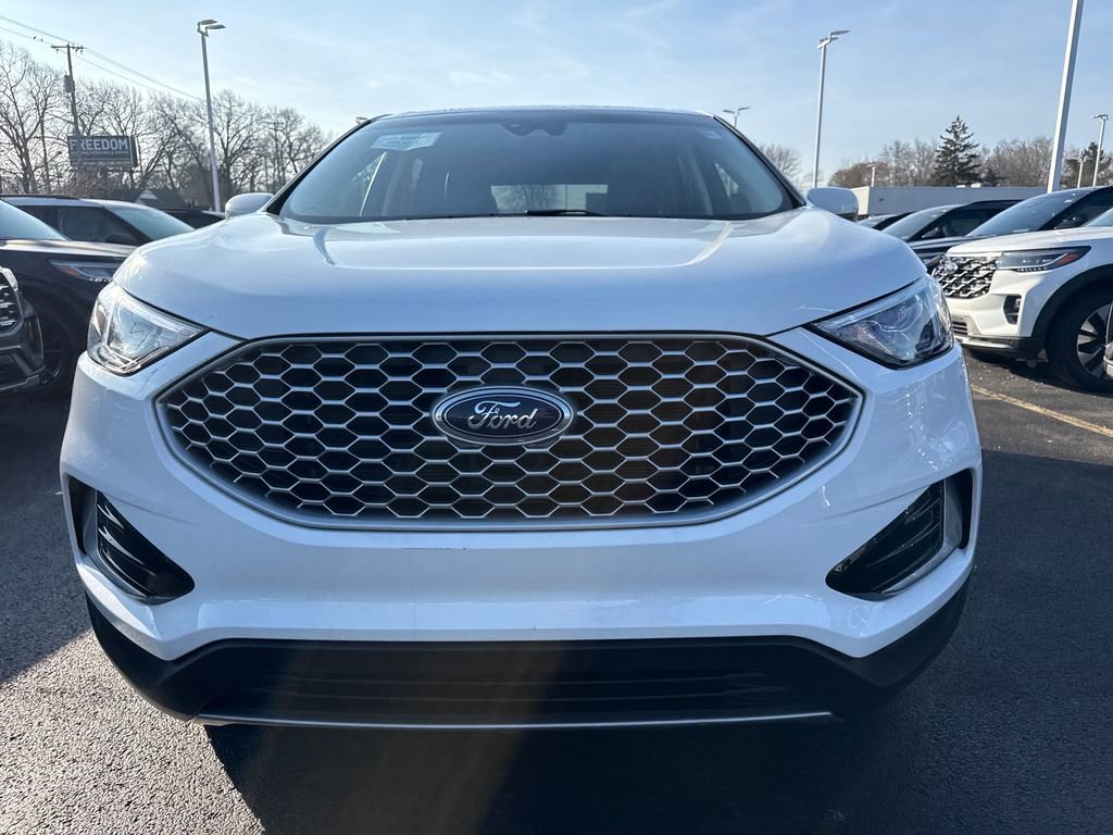 Used 2024 Ford Edge SEL image 3