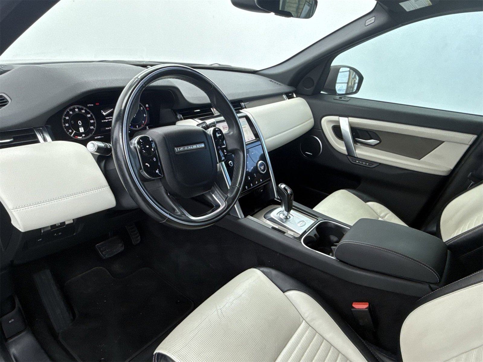 Used 2020 Land Rover Discovery Sport SE R-Dynamic image 12