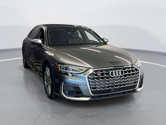 Used 2023 Audi S8 AWD/4WD image 3