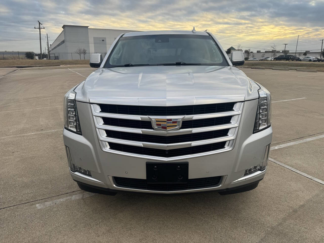 Used 2018 Cadillac Escalade Luxury image 3