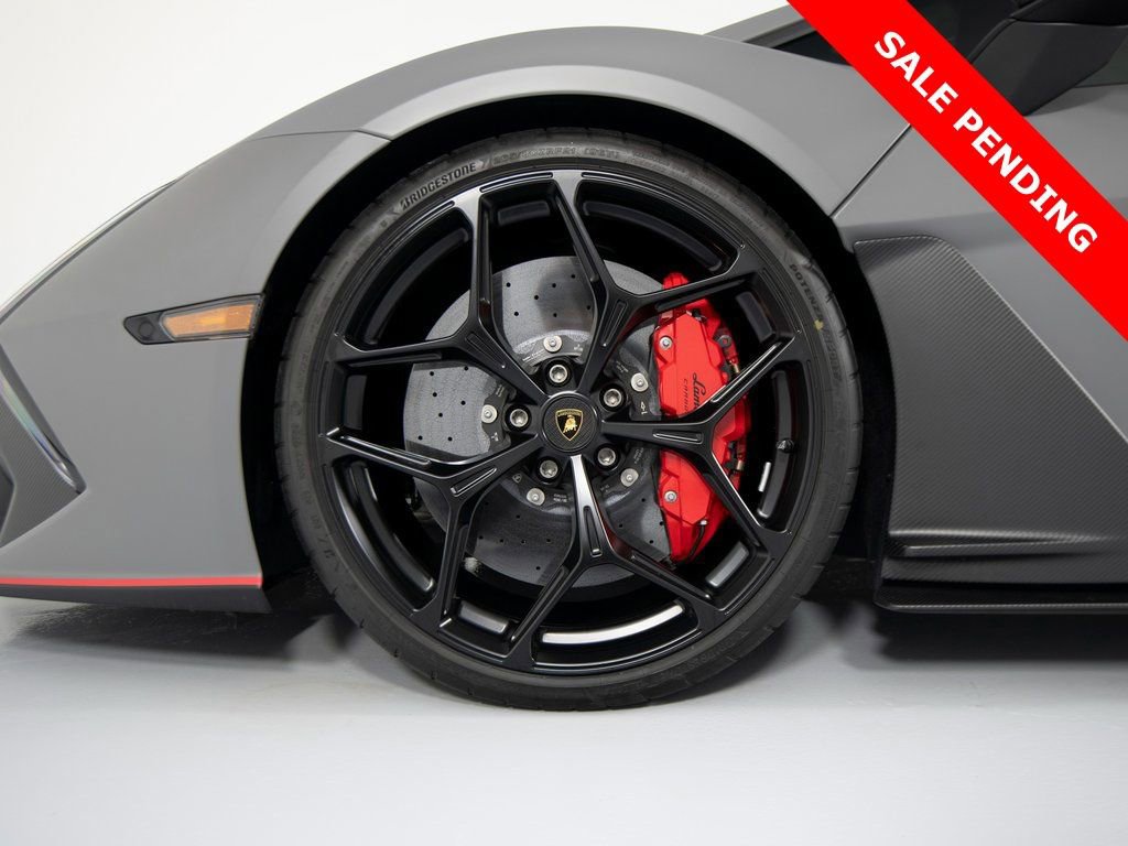 Used 2024 Lamborghini Revuelto image 9