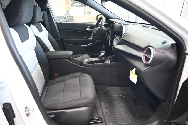 New 2026 Chevrolet Trax RS w/ Sunroof Package FWD image 10