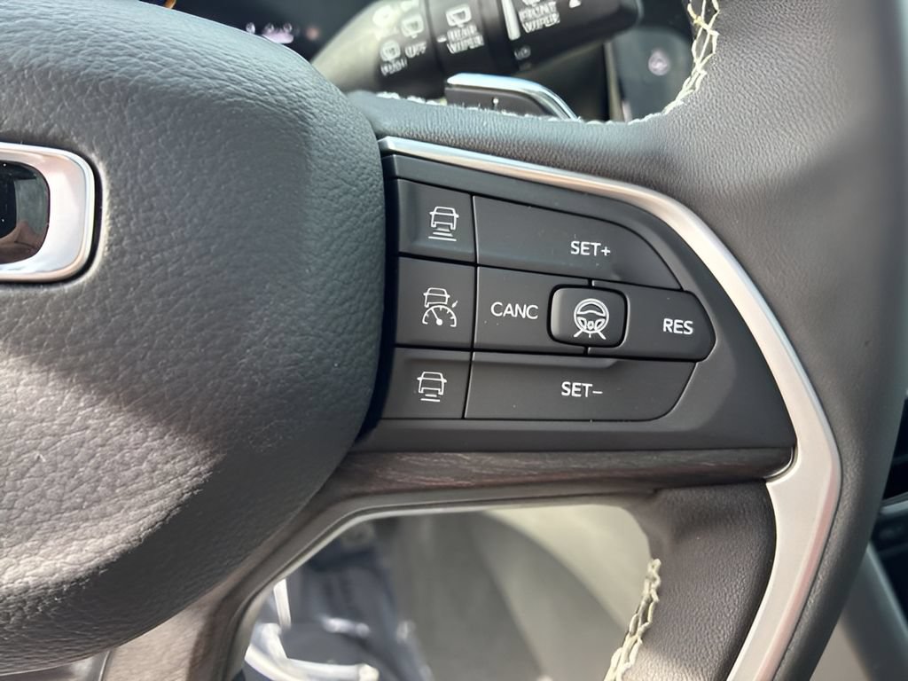 New 2026 Jeep Grand Cherokee L Limited w/ Limited Altitude Package AWD/4WD image 18