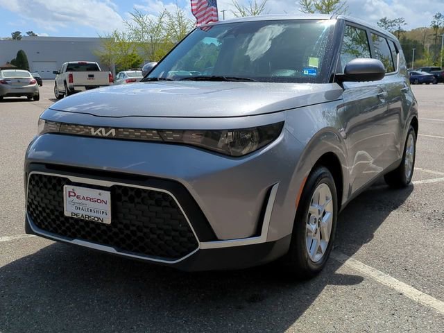 Used 2025 Kia Soul LX w/ LX Technology Package FWD image 8