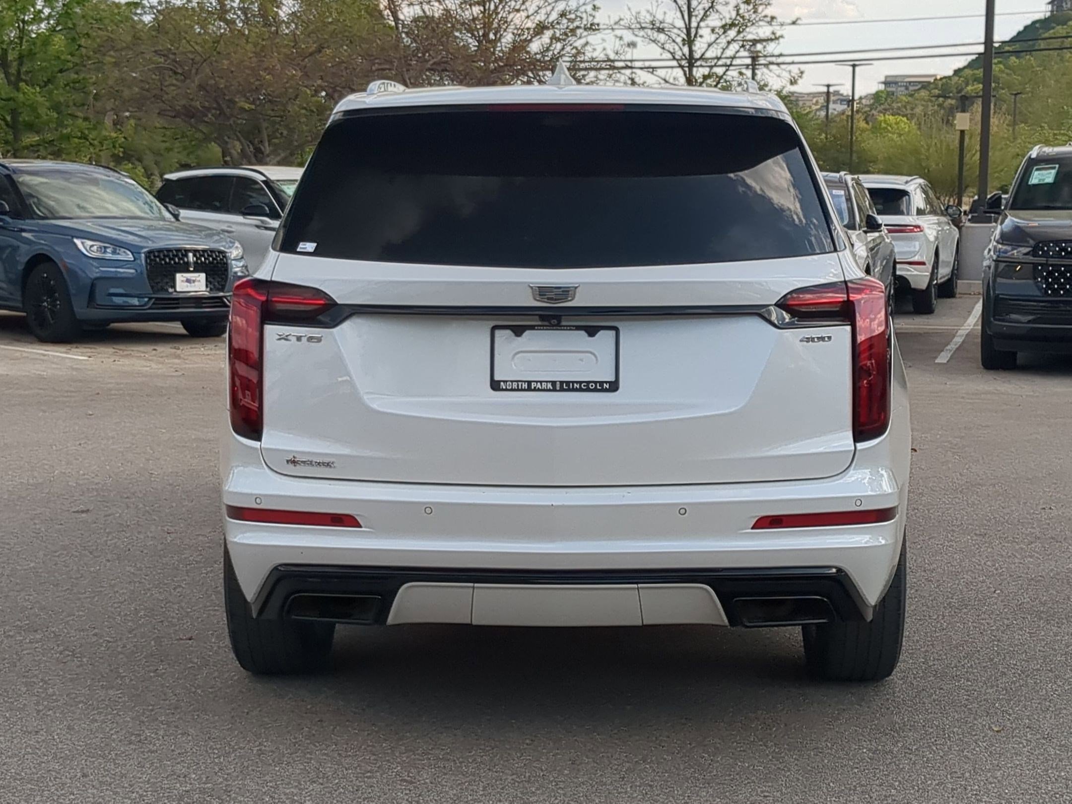 Used 2021 Cadillac XT6 Premium Luxury w/ LPO, ONYX Package image 4
