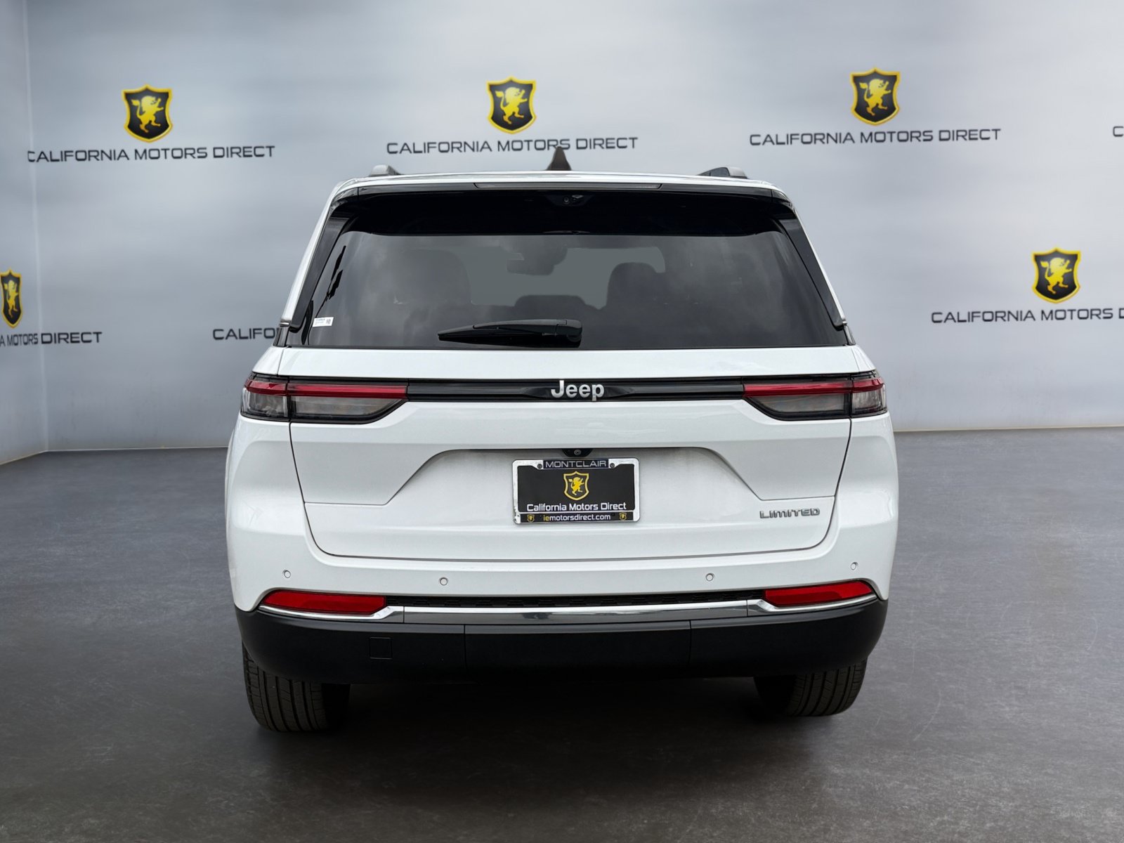Used 2023 Jeep Grand Cherokee Limited w/ Luxury Tech Group II RWD image 4