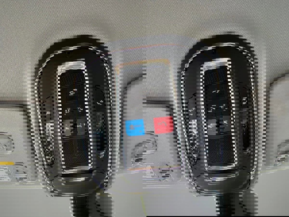 Used 2023 Jeep Grand Cherokee Limited image 19