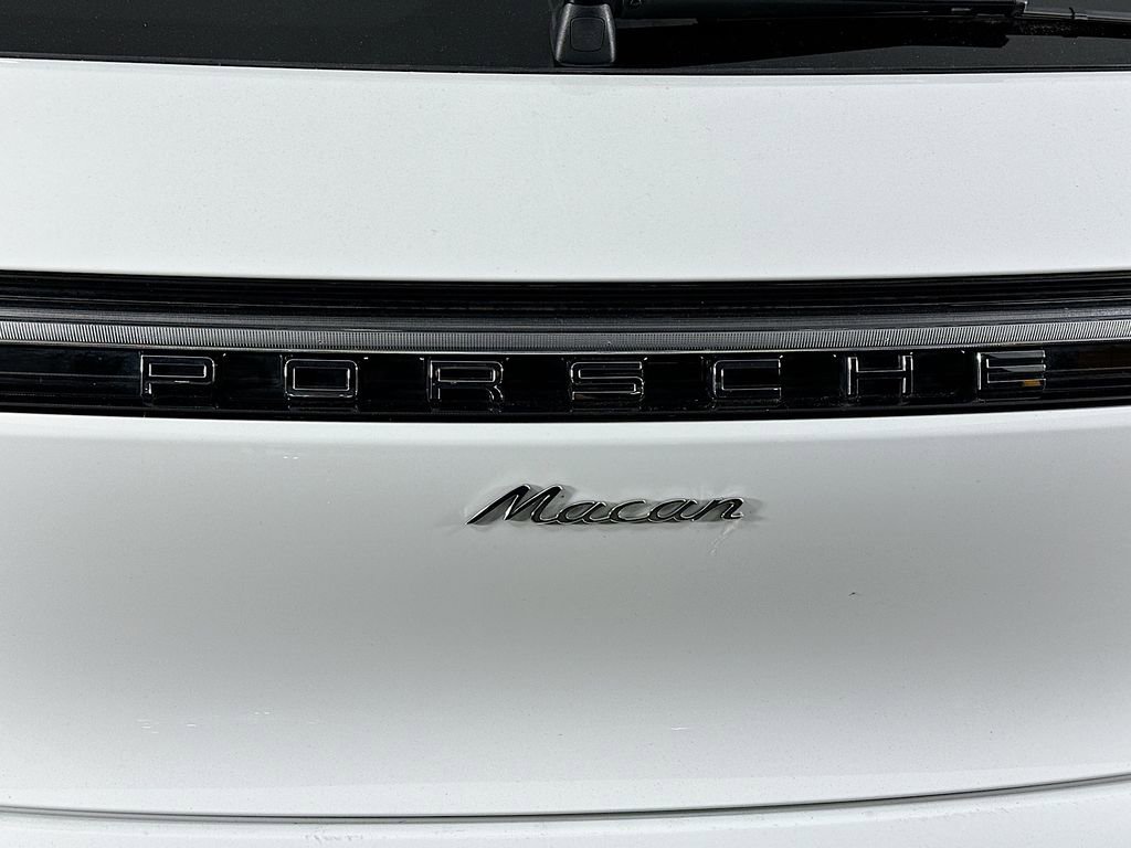Certified 2024 Porsche Macan AWD/4WD image 35