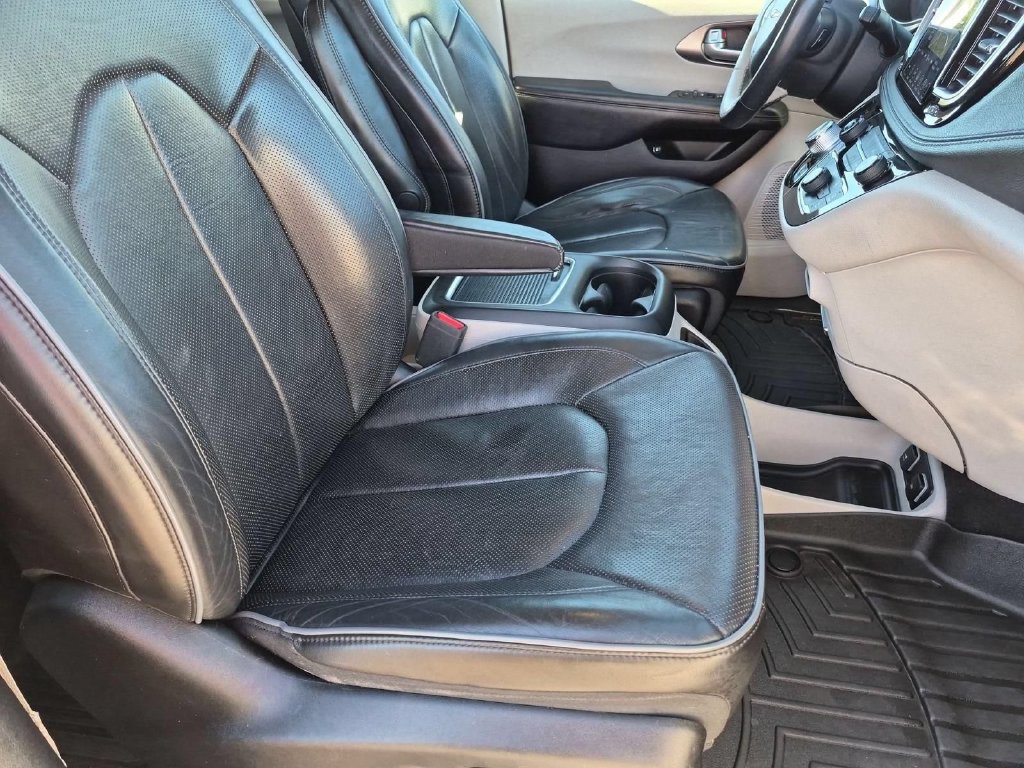Used 2018 Chrysler Pacifica Limited w/ Advanced Safetytec Group FWD image 31
