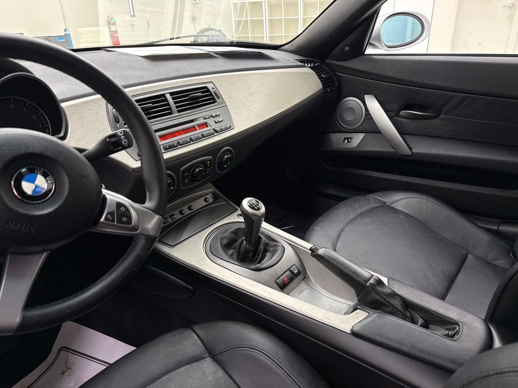 Used 2004 BMW Z4 3.0i RWD image 15