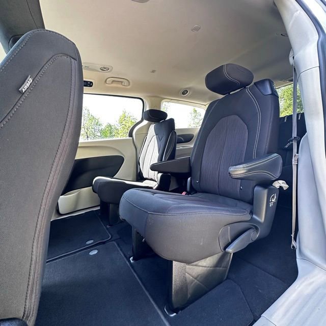 Used 2023 Chrysler Voyager LX FWD image 18