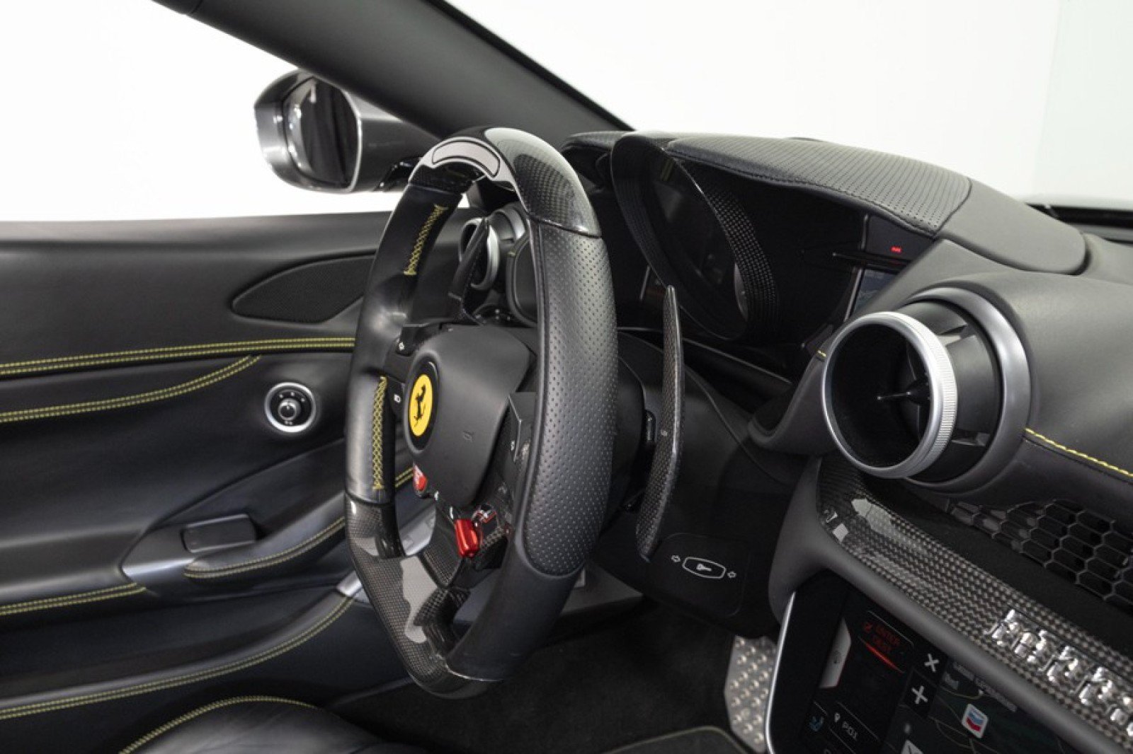 Used 2020 Ferrari Portofino RWD image 53