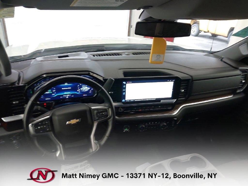 Used 2023 Chevrolet Silverado 1500 LT AWD/4WD image 4