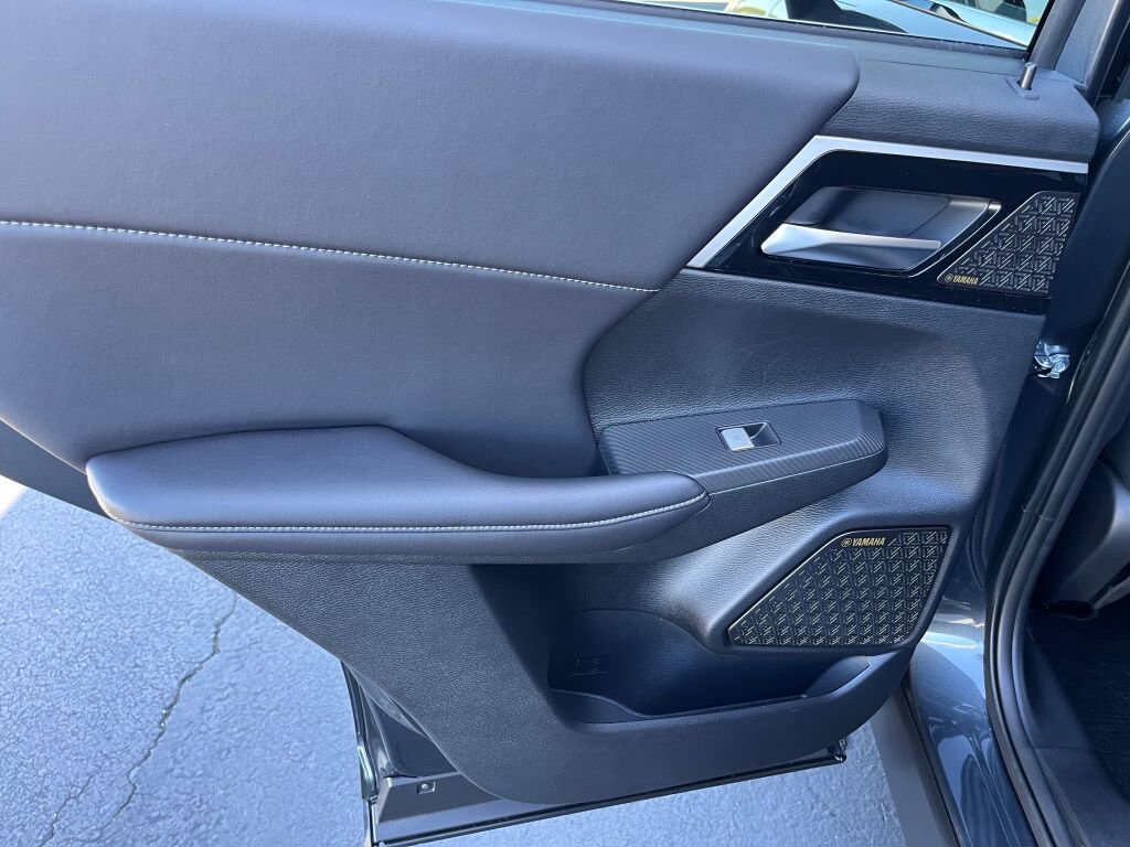 New 2025 Mitsubishi Outlander SE image 17