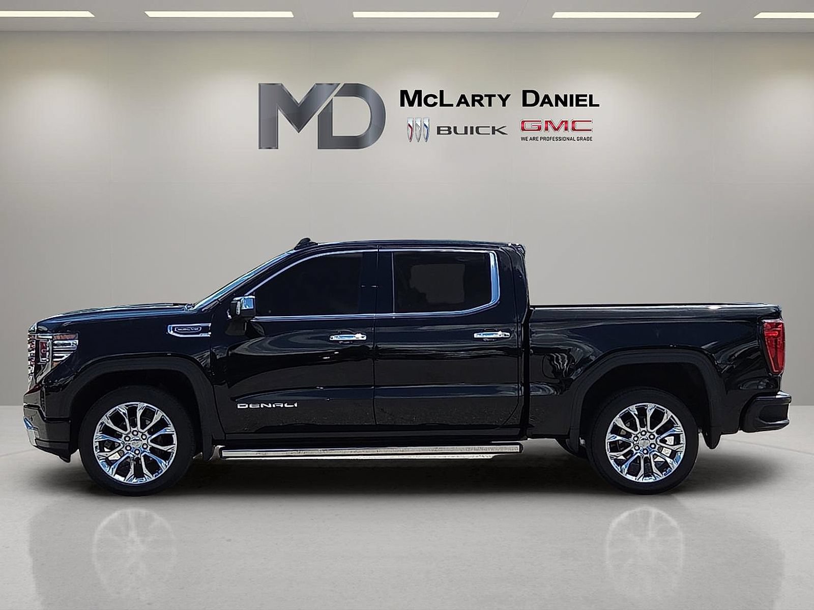 Certified 2023 GMC Sierra 1500 Denali AWD/4WD image 2