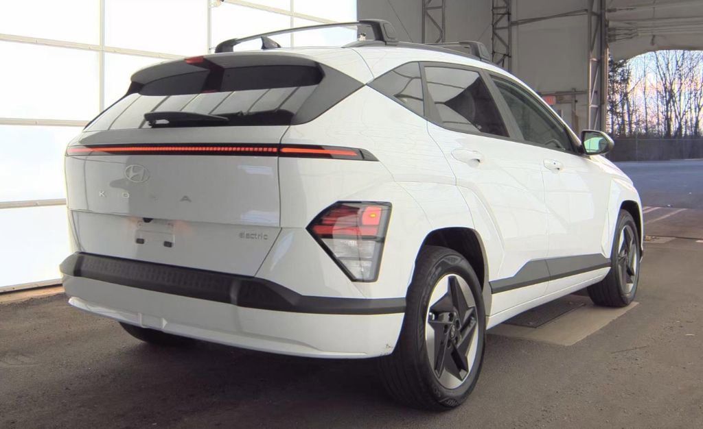 Used 2024 Hyundai Kona SEL image 2