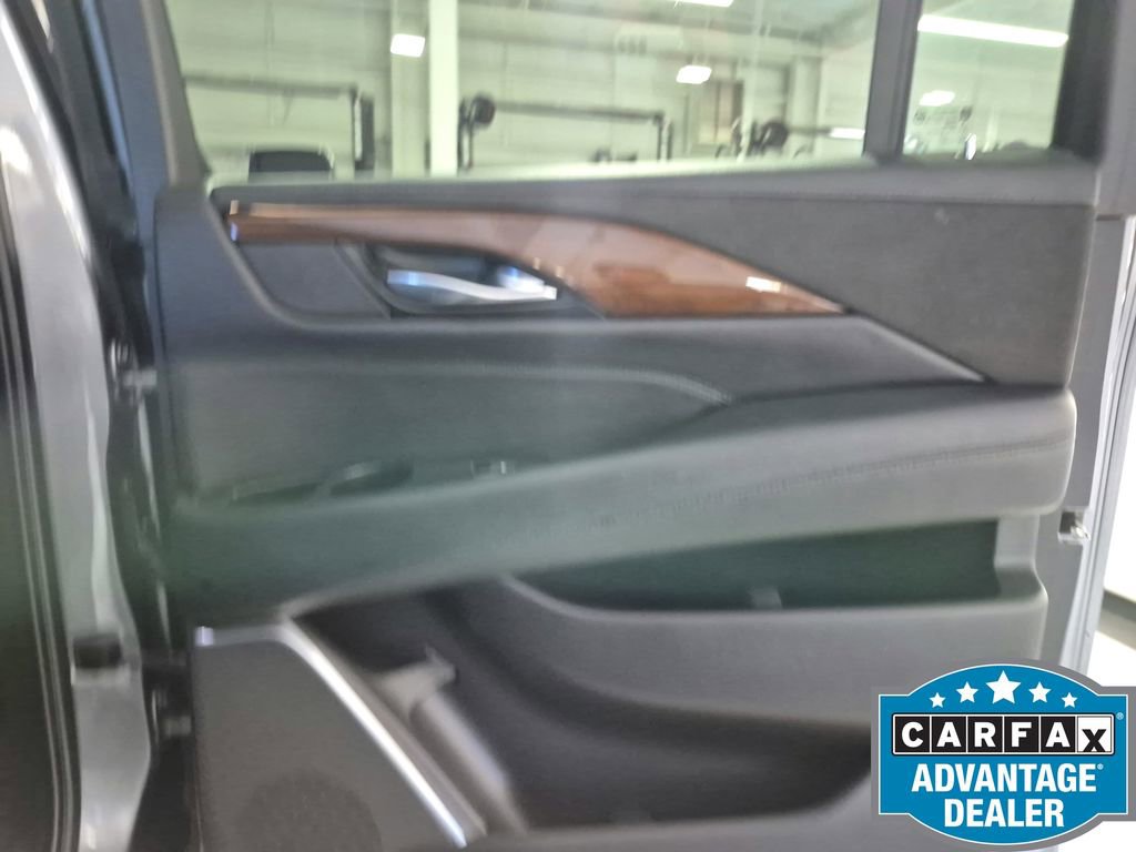 Used 2019 Cadillac Escalade ESV Premium Luxury w/ LPO, Radiant Package AWD/4WD image 29