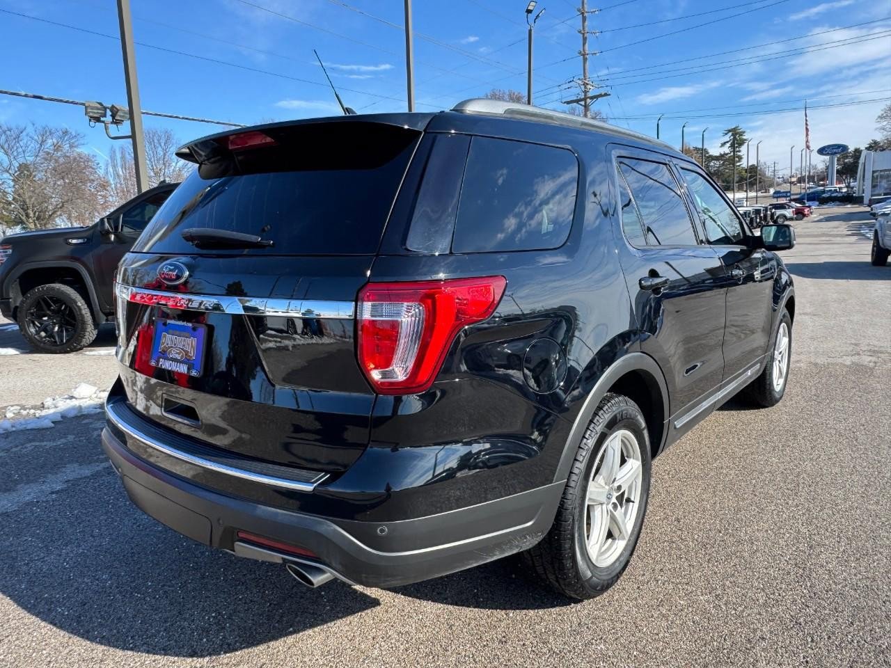 Used 2018 Ford Explorer XLT w/ Equipment Group 201A image 3