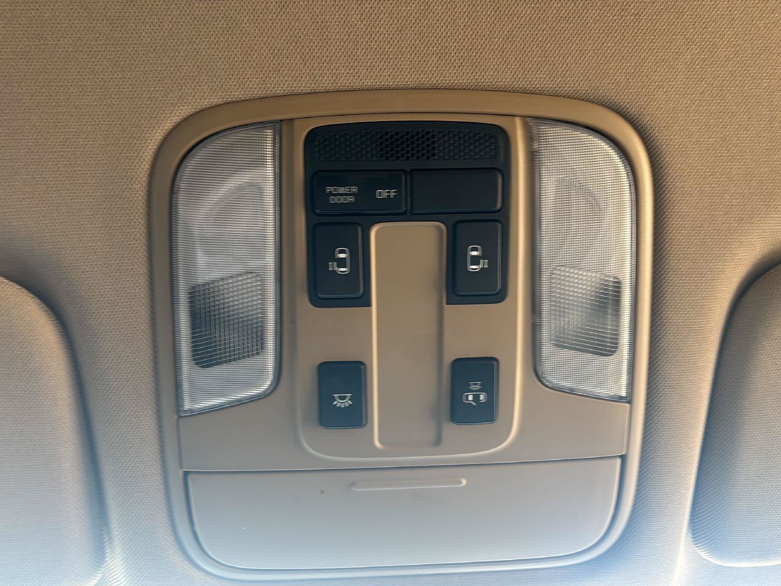 Used 2015 Kia Sedona LX w/ LX Convenience Package FWD image 16
