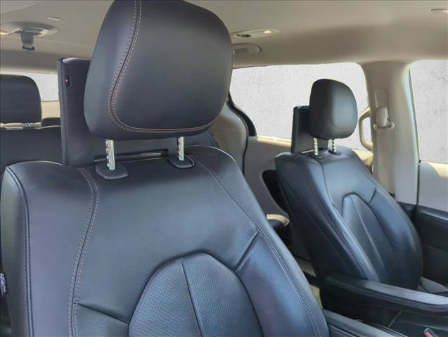 Used 2019 Chrysler Pacifica Touring-L Plus w/ Advanced Safetytec Group FWD image 29