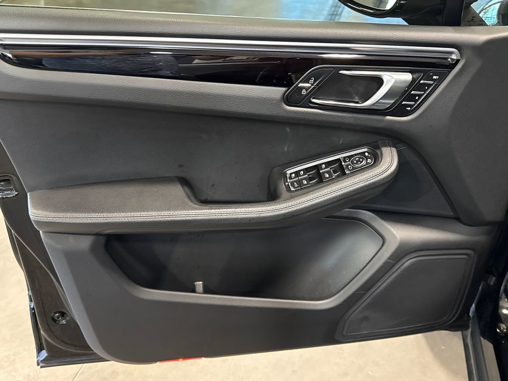 Used 2021 Porsche Macan S AWD/4WD image 7