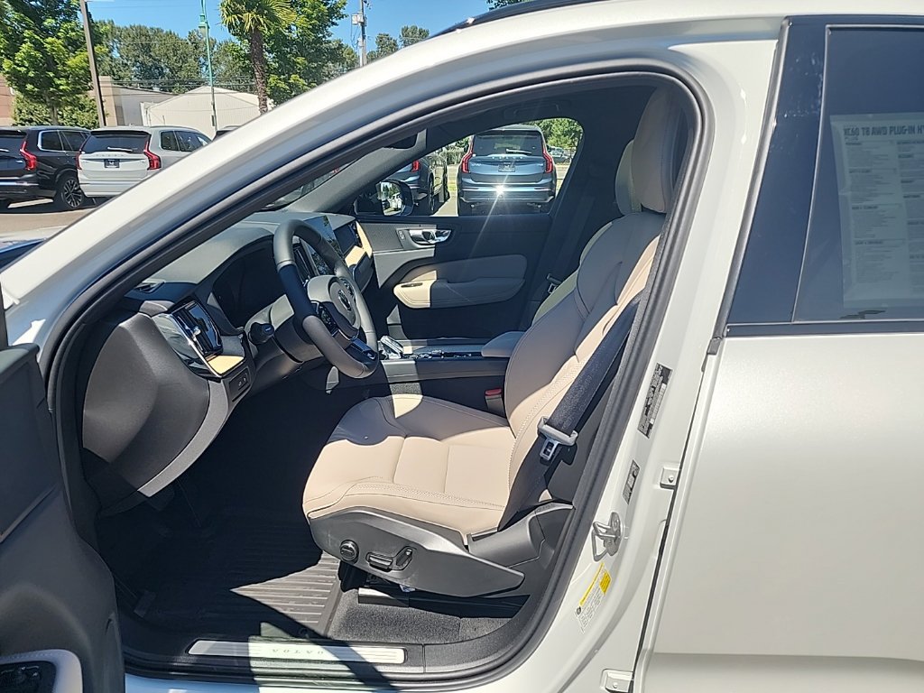New 2026 Volvo XC60 T8 Plus w/ Climate Package AWD/4WD image 4