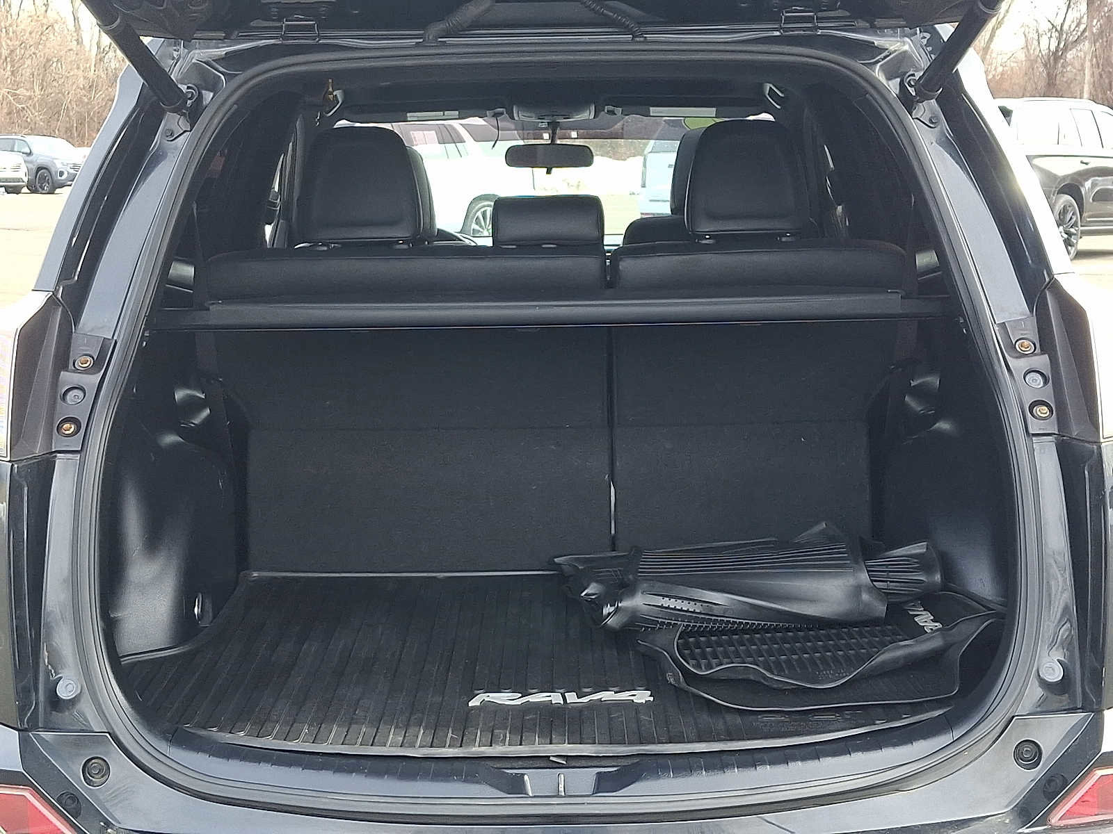 Used 2016 Toyota RAV4 SE w/ Cargo Management Package image 28