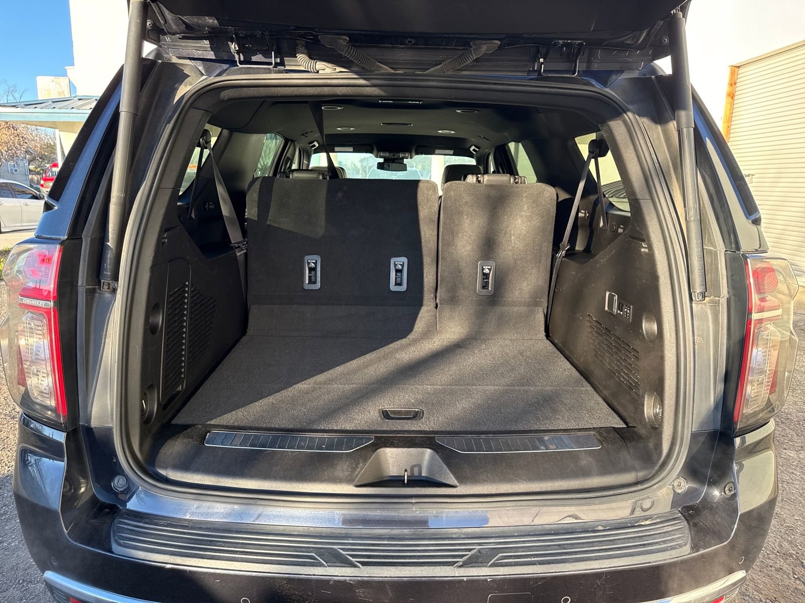 Used 2023 Chevrolet Suburban Premier image 23