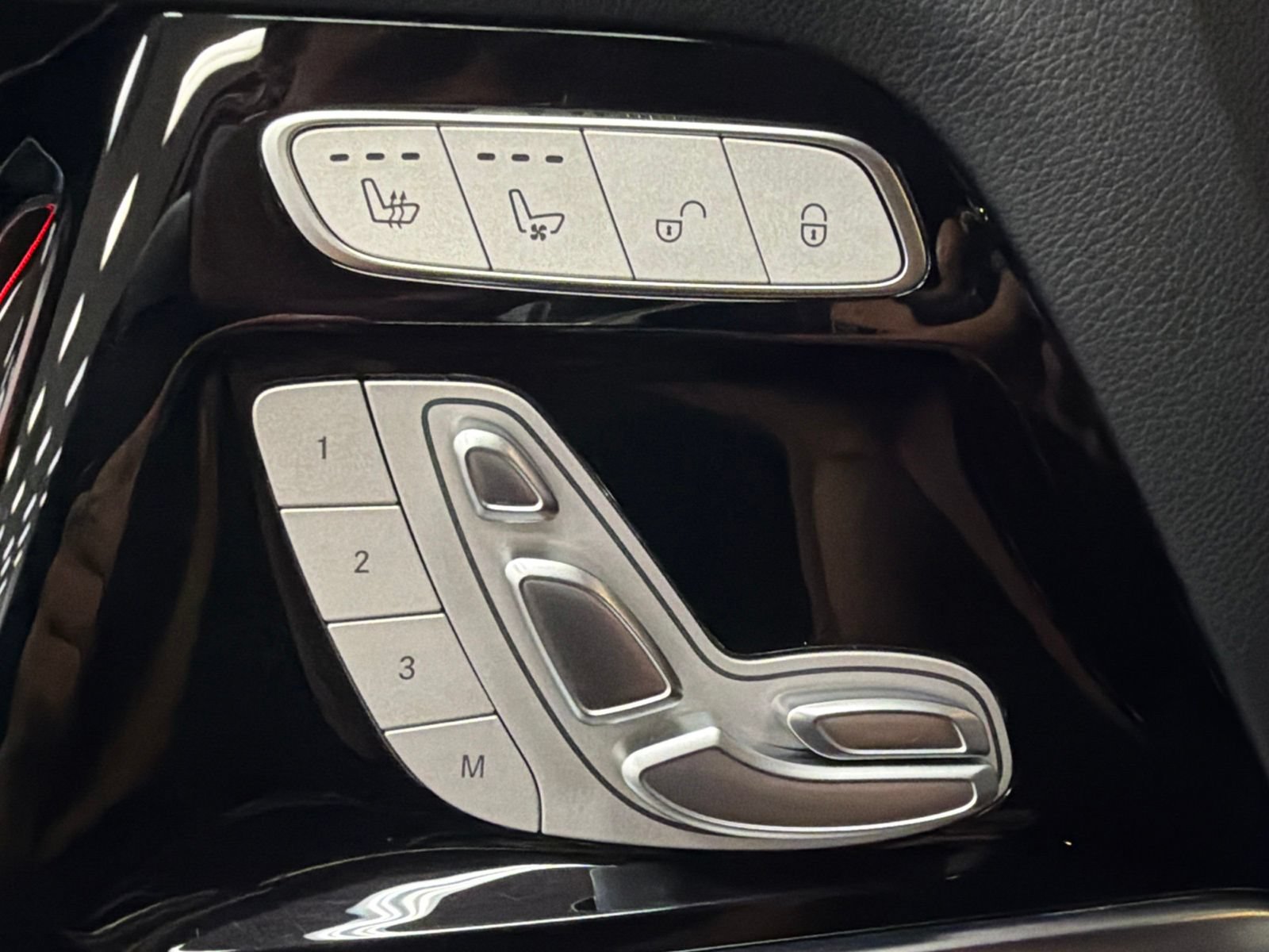 Used 2025 Mercedes-Benz G 580 w/ EQ Technology image 21
