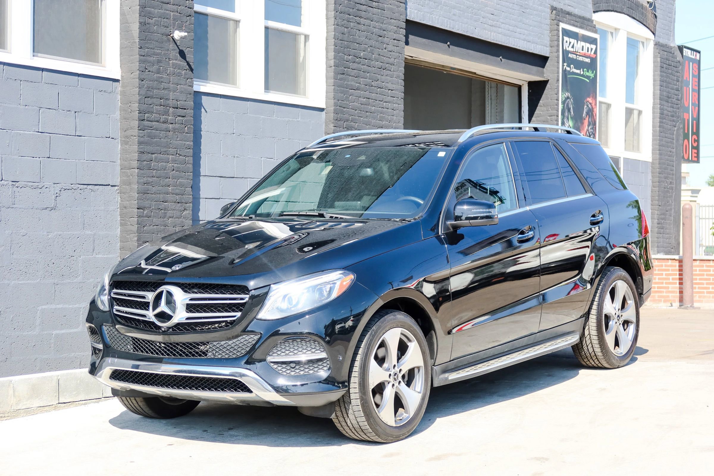 Used 2017 Mercedes-Benz GLE 350 4MATIC w/ Premium 2 Package image 3