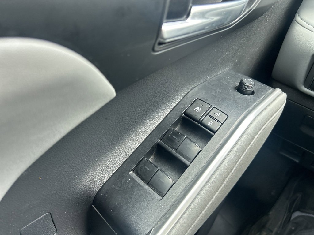 Used 2023 Toyota Highlander XLE image 18
