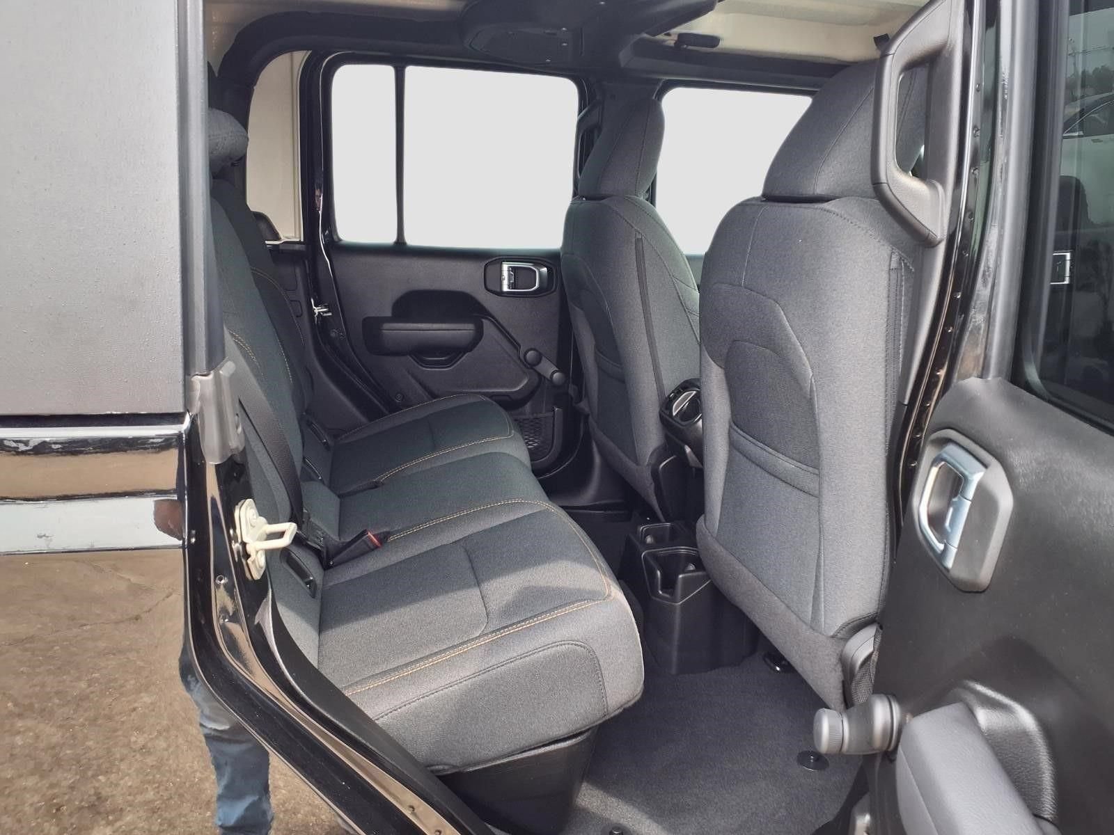 Used 2024 Jeep Gladiator Sport AWD/4WD image 5