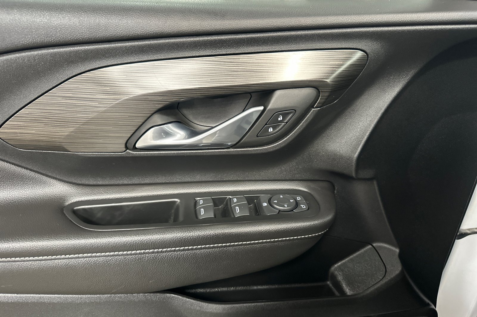 Used 2022 GMC Terrain SLE w/ Driver Convenience Package FWD image 11