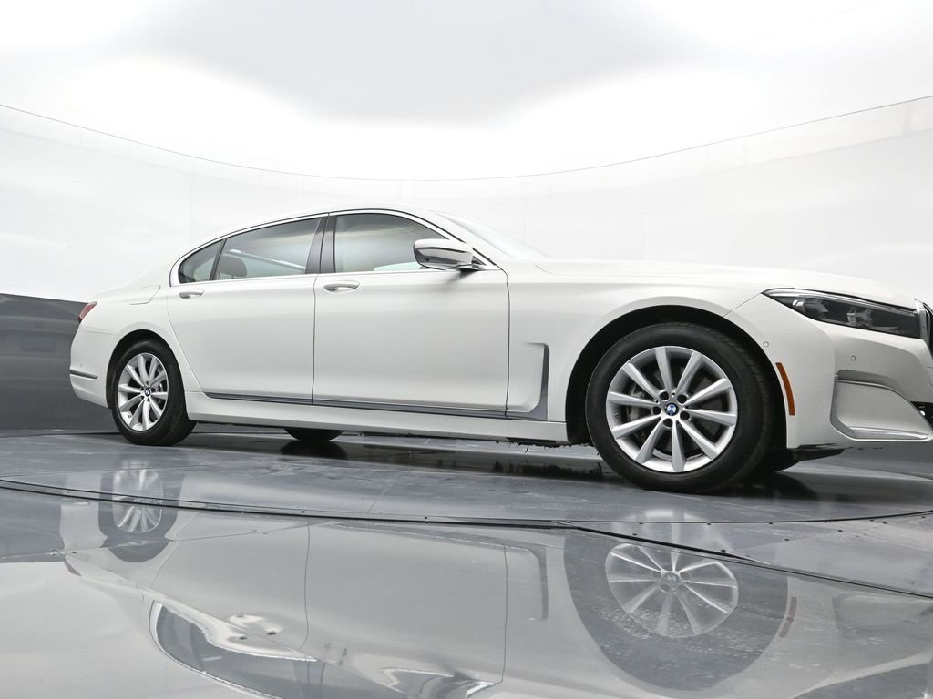 Used 2021 BMW 740i xDrive image 22
