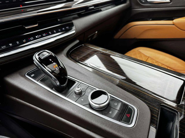 Used 2021 Cadillac Escalade Premium Luxury image 34