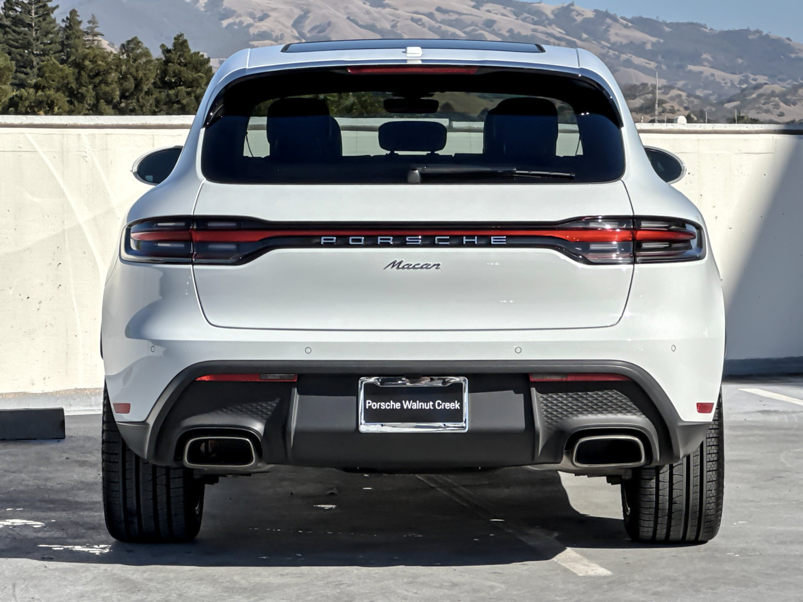 Certified 2026 Porsche Macan AWD/4WD image 8