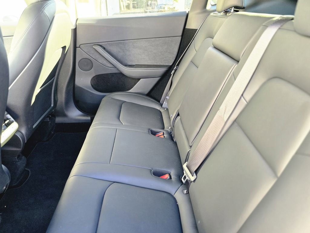 Used 2025 Tesla Model Y Long Range image 11