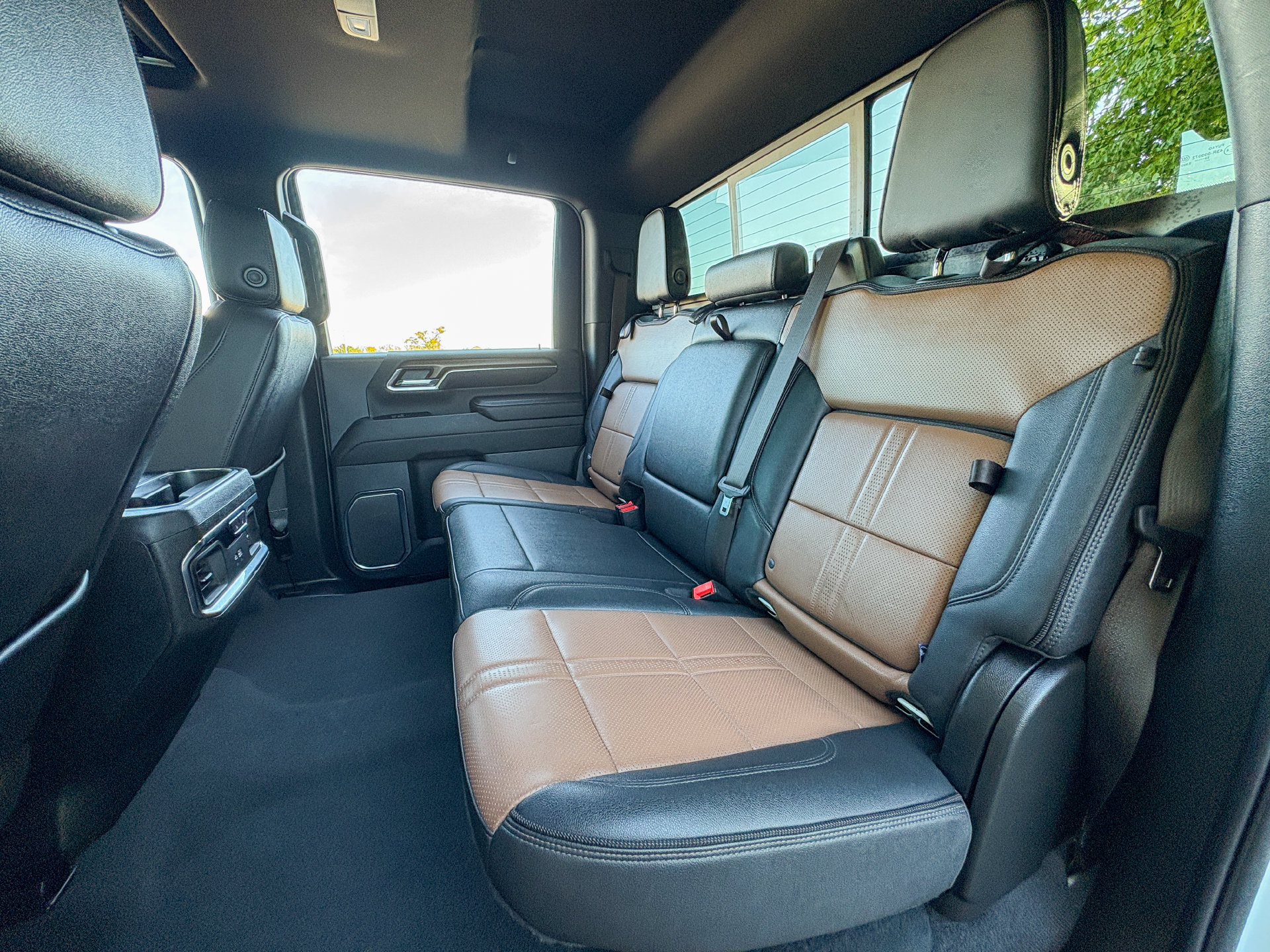 Used 2024 Chevrolet Silverado 2500 High Country w/ Technology Package AWD/4WD image 23