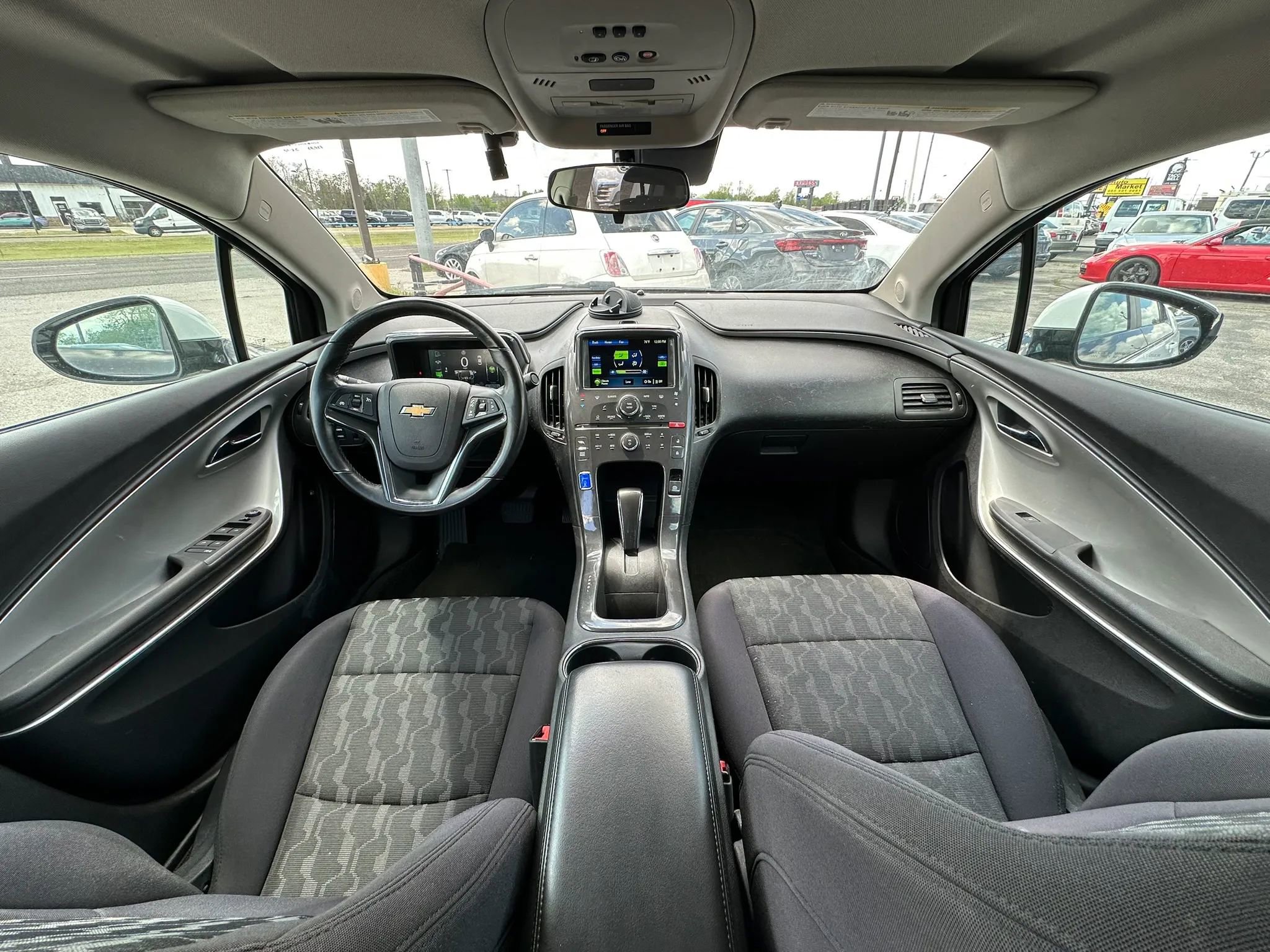Used 2014 Chevrolet Volt FWD image 2