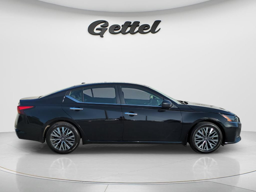 Used 2024 Nissan Altima 2.5 SV FWD image 4