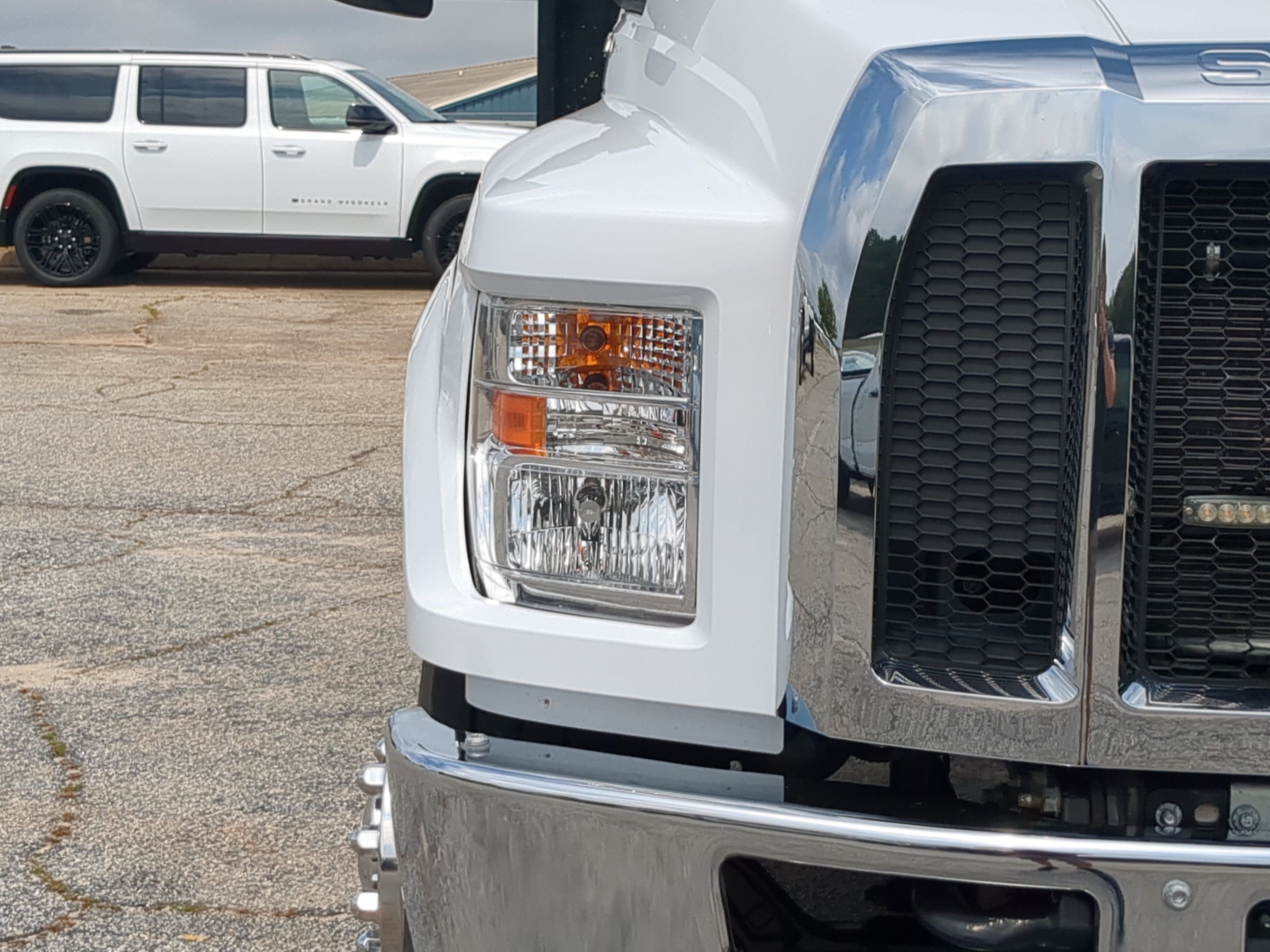 Used 2021 Ford F750 2WD Regular Cab Super Duty image 8